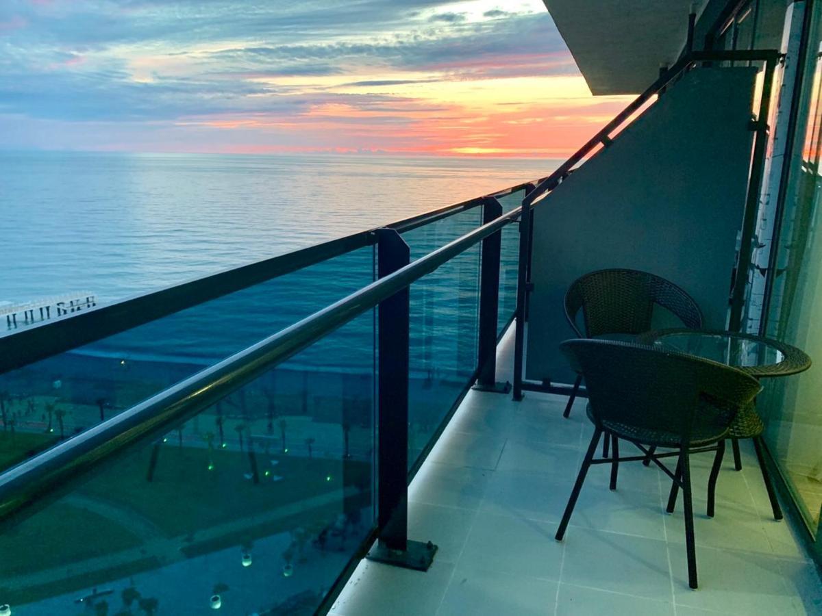 Sunshine Apartments Orbi Beach Tower Batumi Exteriör bild